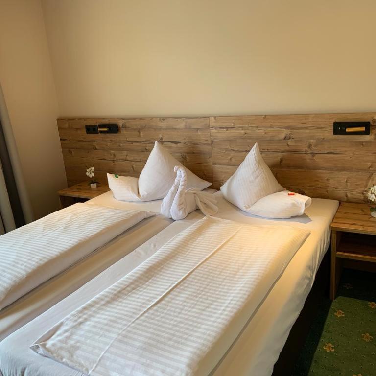 Clubhotel Götzens - Doppel-/Zweibettzimmer mit Balkon - 10