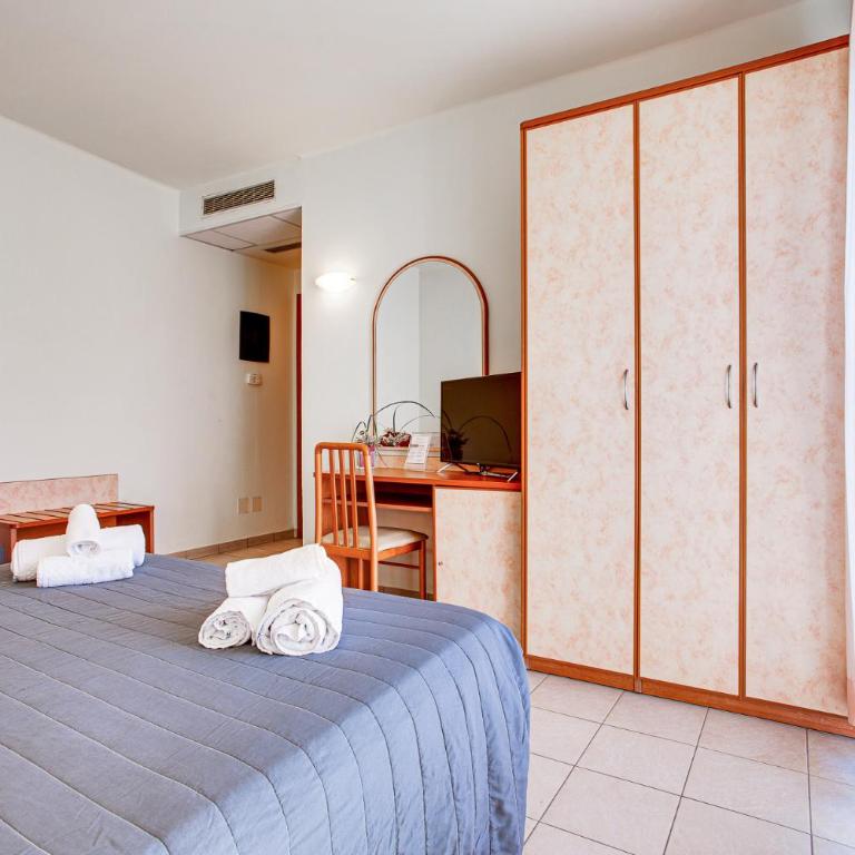 HOTEL VILLA MARIA - Camera Matrimoniale/Doppia con Letti Singoli con Vista Città - 7