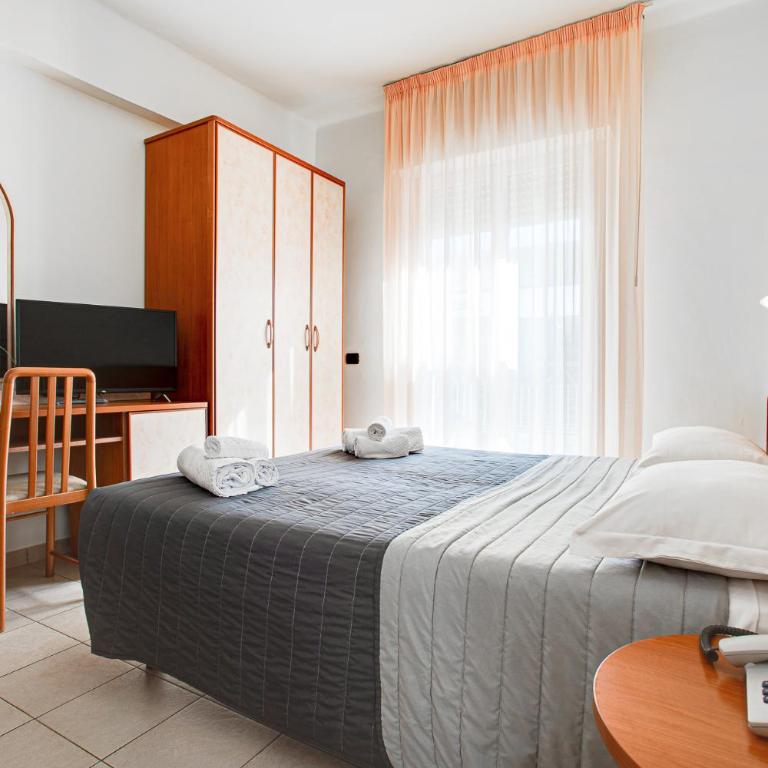 HOTEL VILLA MARIA - Camera Matrimoniale/Doppia con Letti Singoli con Vista Città - 9