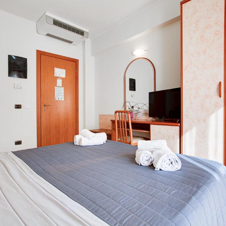 HOTEL VILLA MARIA - Camera Matrimoniale/Doppia con Letti Singoli con Vista Città - 11