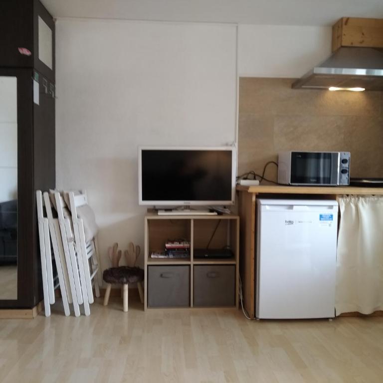 Studio appartement avec piscine, ski Porte du soleil Morgins, PS3 games, wash & bring sheets - Studio mit Schlafsofa - 3