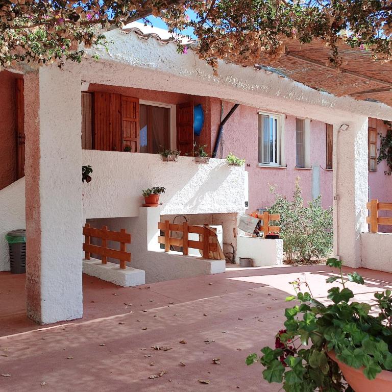 Alghero Guest House, Oasi tra gli Ulivi con Piscina e Fresche Suites in Seminterrato - Appartamento con 2 Camere da Letto e Terrazza - 10