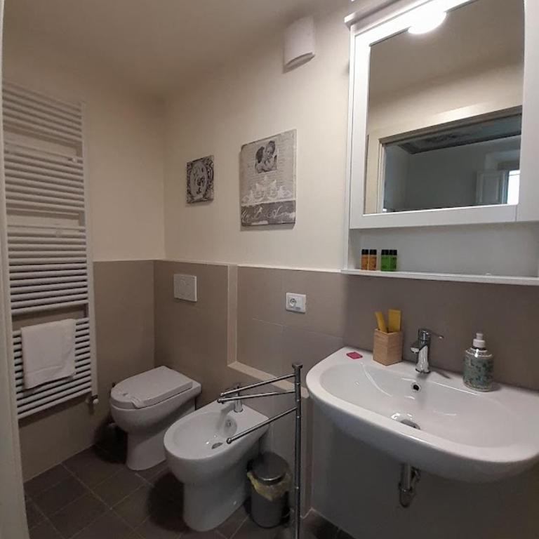 B&B Villino Luschi Pisa Centro - Camera Matrimoniale con Bagno Privato - 8