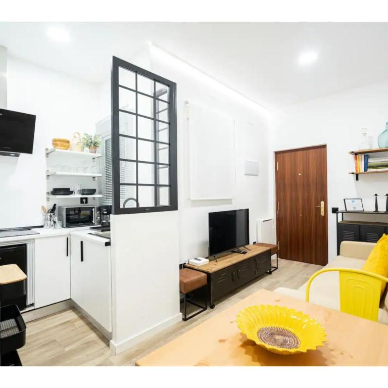 Apartamento amarillo en Atocha - One-Bedroom Apartment - 2