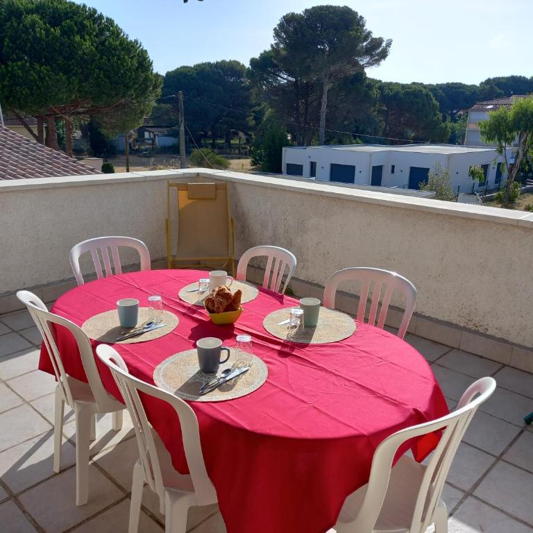 Les Cyclades, T3 climatisé, terrasse, 500m plage - Three-Bedroom Apartment - 2