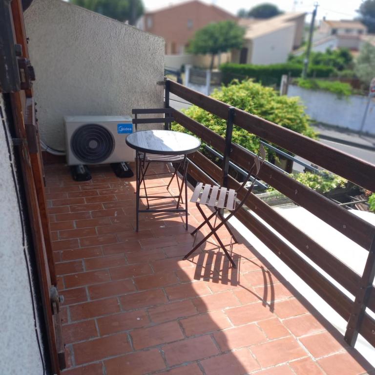 Les Cyclades, T3 climatisé, terrasse, 500m plage - Three-Bedroom Apartment - 22
