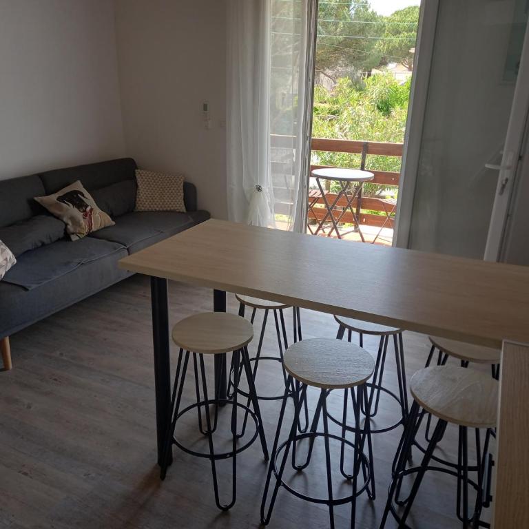 Les Cyclades, T3 climatisé, terrasse, 500m plage - Three-Bedroom Apartment - 3