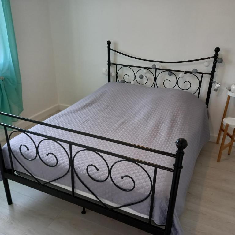 Les Cyclades, T3 climatisé, terrasse, 500m plage - Three-Bedroom Apartment - 11