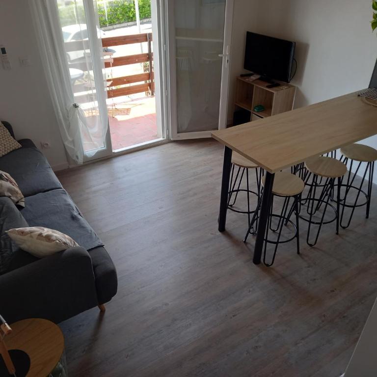 Les Cyclades, T3 climatisé, terrasse, 500m plage - Three-Bedroom Apartment - 5