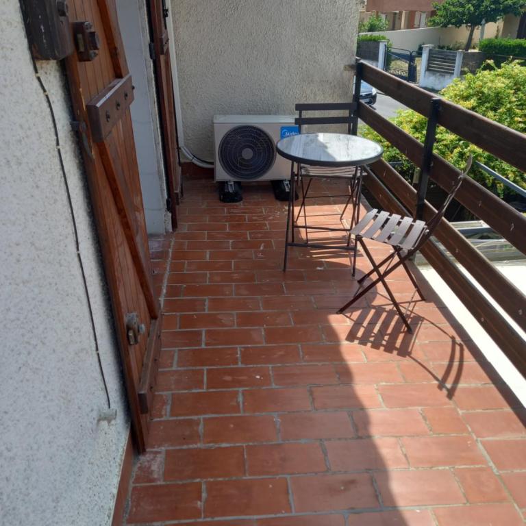 Les Cyclades, T3 climatisé, terrasse, 500m plage - Three-Bedroom Apartment - 23