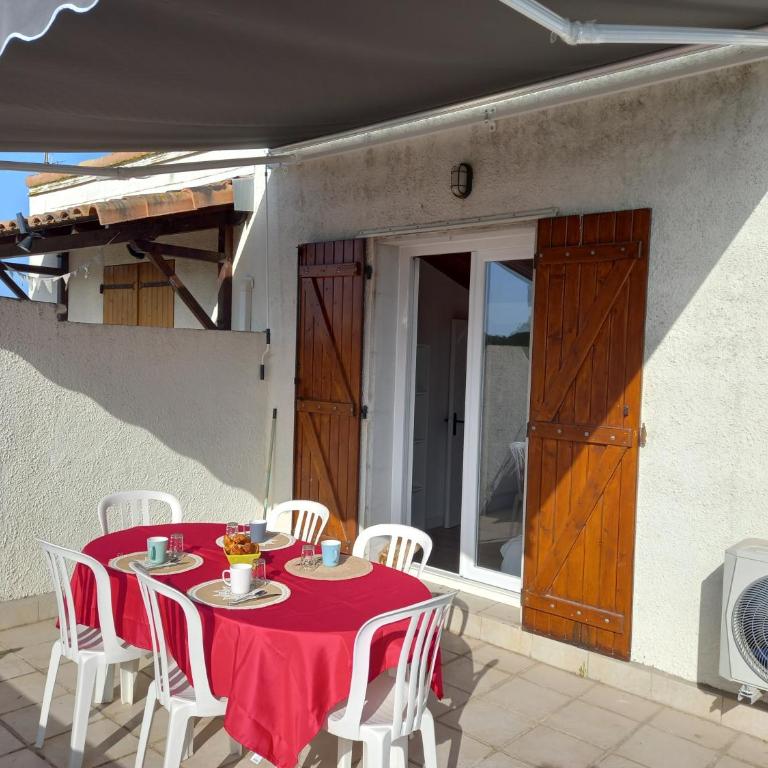 Les Cyclades, T3 climatisé, terrasse, 500m plage - Three-Bedroom Apartment - 20