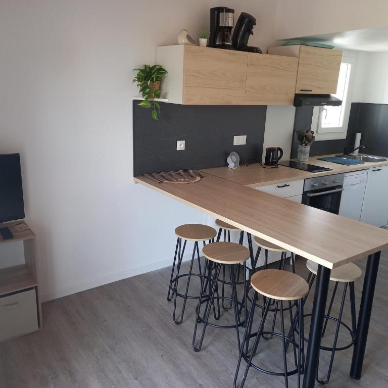 Les Cyclades, T3 climatisé, terrasse, 500m plage - Three-Bedroom Apartment - 6