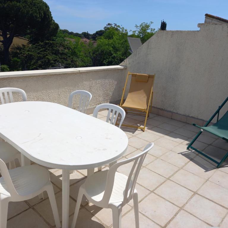 Les Cyclades, T3 climatisé, terrasse, 500m plage - Three-Bedroom Apartment - 26
