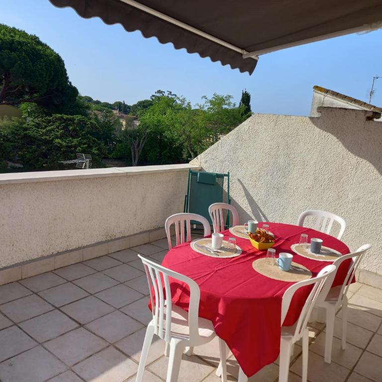 Les Cyclades, T3 climatisé, terrasse, 500m plage - Three-Bedroom Apartment - 21