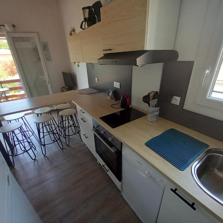 Les Cyclades, T3 climatisé, terrasse, 500m plage - Three-Bedroom Apartment - 9