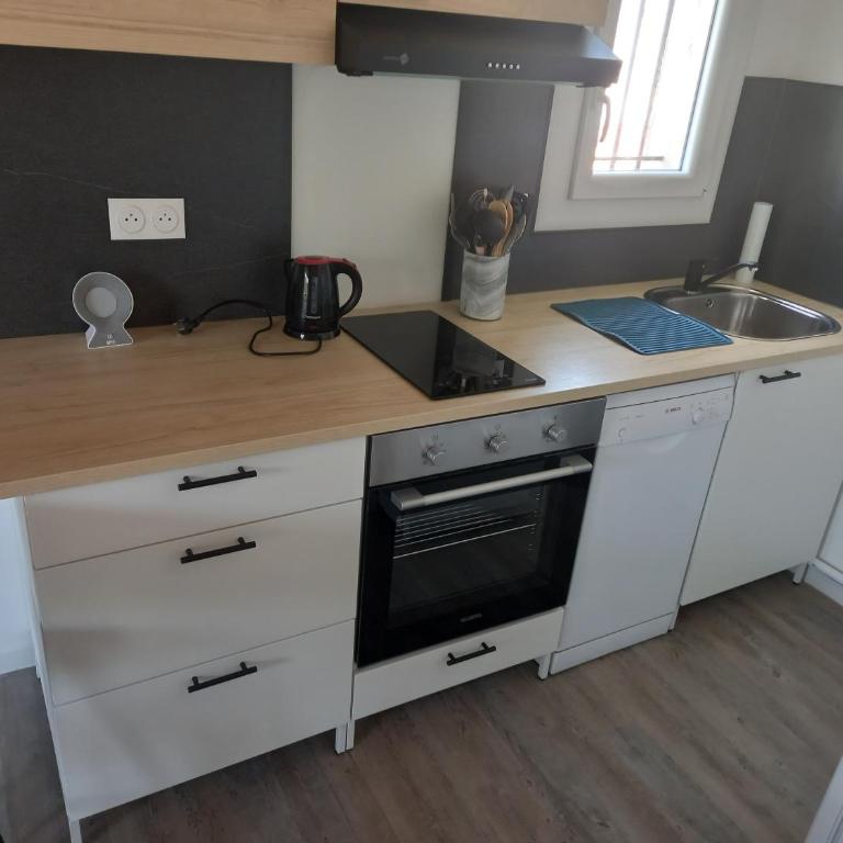 Les Cyclades, T3 climatisé, terrasse, 500m plage - Three-Bedroom Apartment - 10