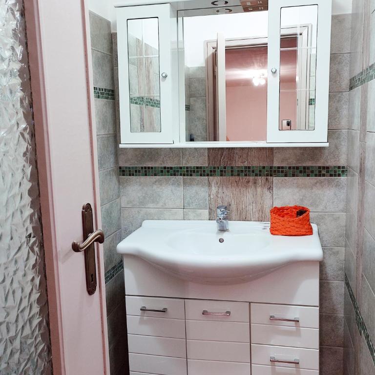 Alghero Guest House, Oasi tra gli Ulivi con Piscina e Fresche Suites in Seminterrato - Appartamento con 2 Camere da Letto e Terrazza - 35