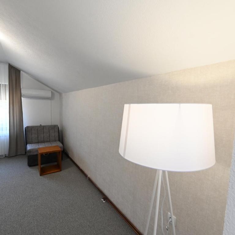 Sobe - Rooms Drvorez - Deluks Dvokrevetna Soba sa Bračnim Krevetom (1 Odrasla Osoba + 1 Dete) - 2