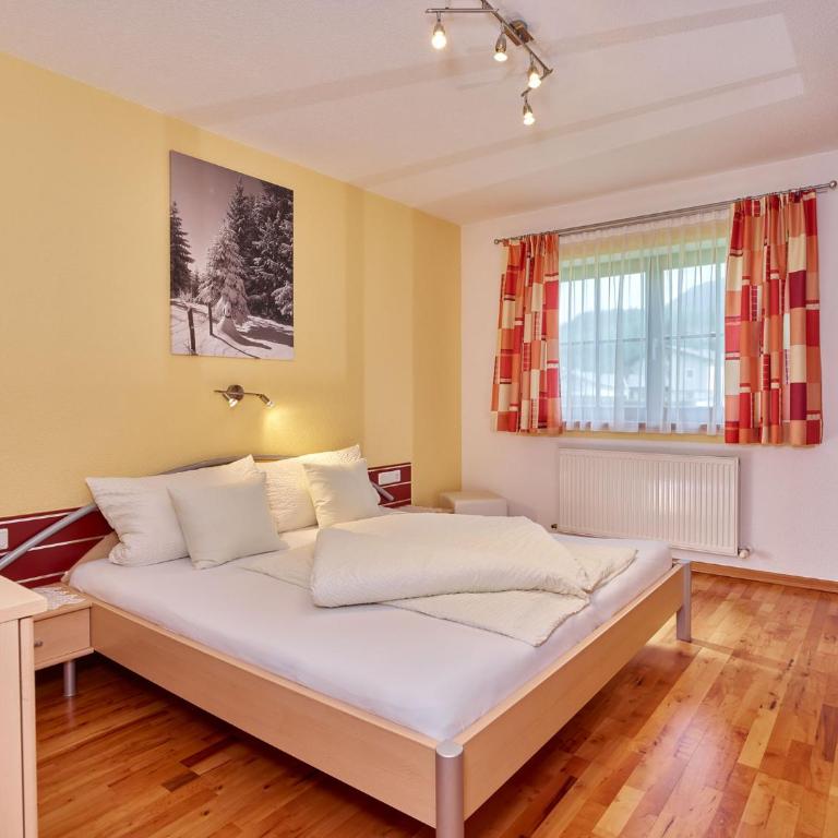 Landhaus Ötztalblick - Apartment mit 3 Schlafzimmern - 4