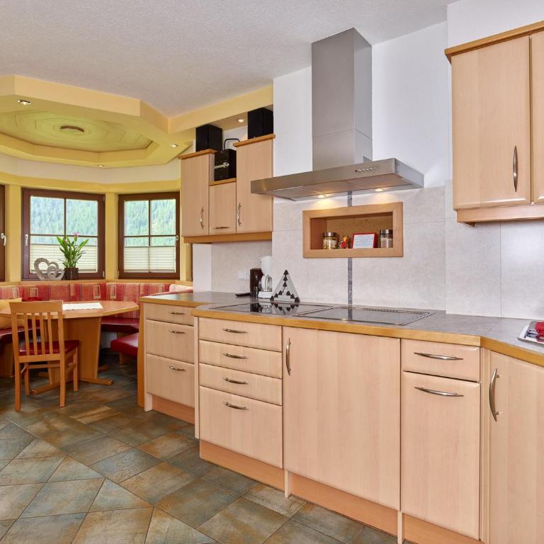 Landhaus Ötztalblick - Apartment mit 3 Schlafzimmern - 16