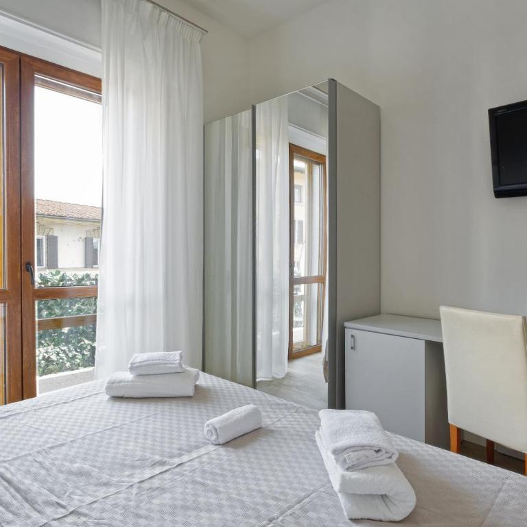 Jade Stays - Double Room with Balcony - 1