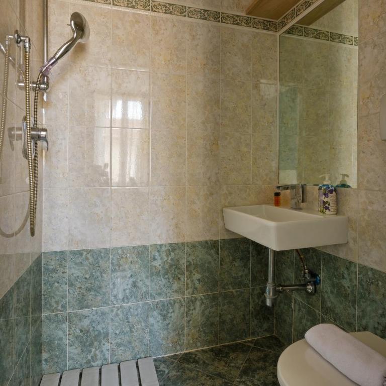 Jade Stays - Deluxe Single Room - 3