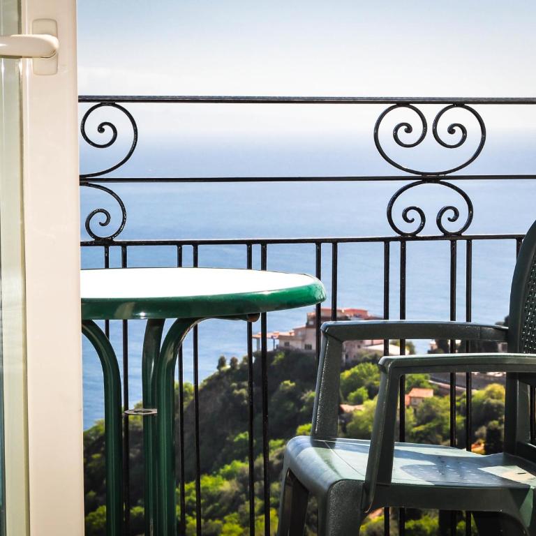 Hotel Condor - Double or Twin Room with Balcony and Sea View - 4