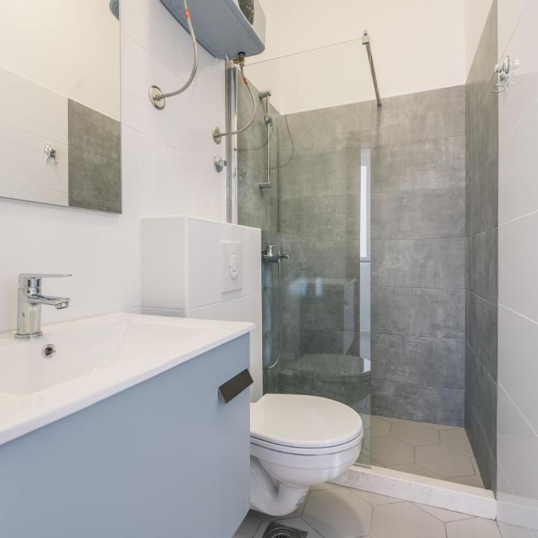 Barba Apartments - Double Room with Balcony and Sea View - 11