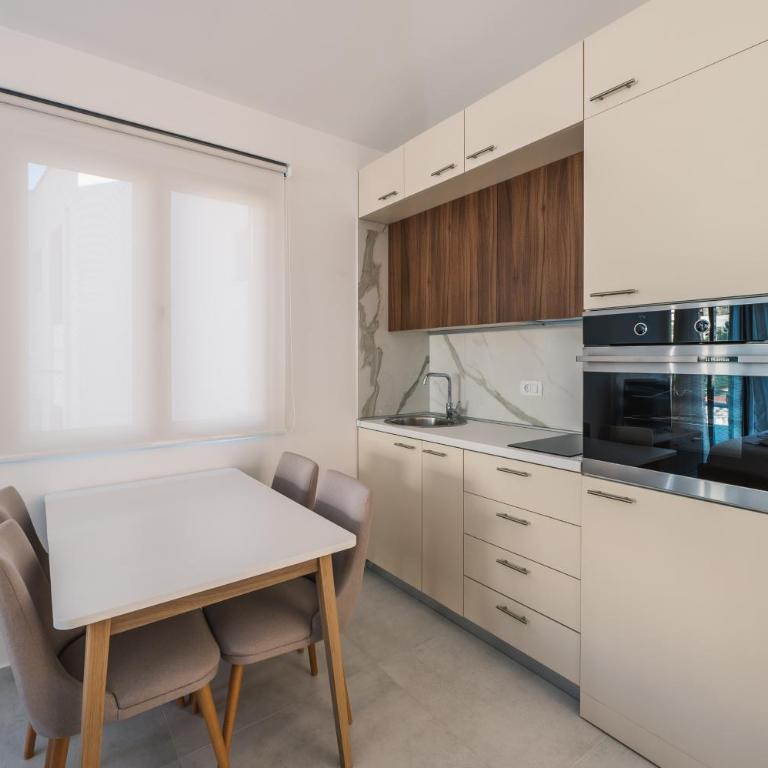 Barba Apartments - Double Room with Balcony and Sea View - 12