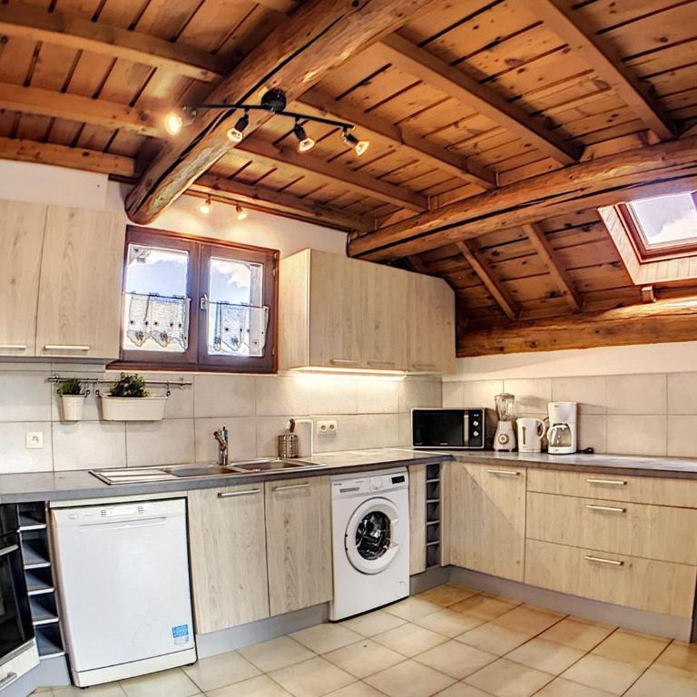 Chalet spacieux tout confort avec billard, proche remontées - Chalet 3 Chambres - 4