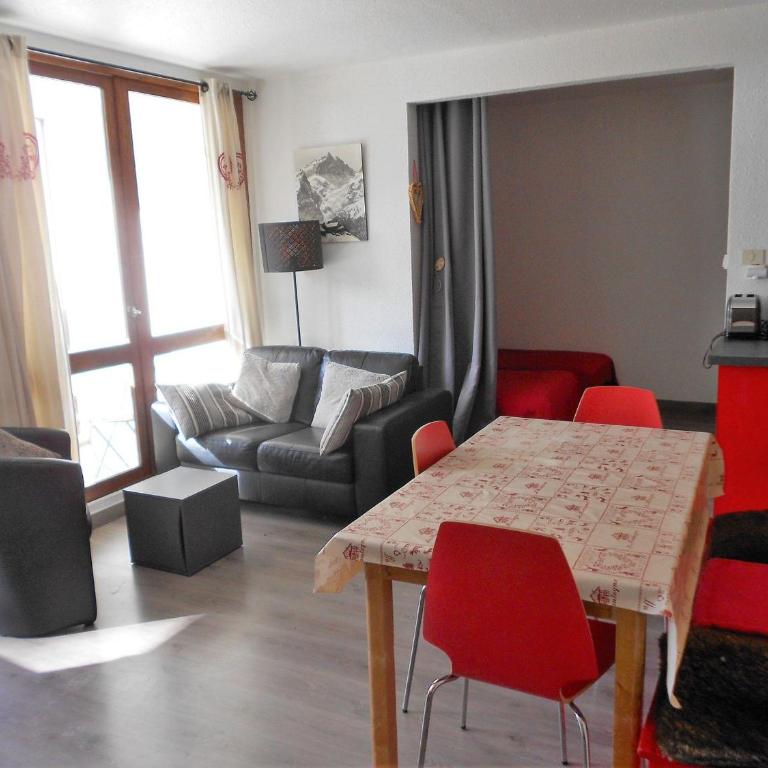 Appartement lumineux au centre avec balcon - Apartment mit 2 Schlafzimmern - 4