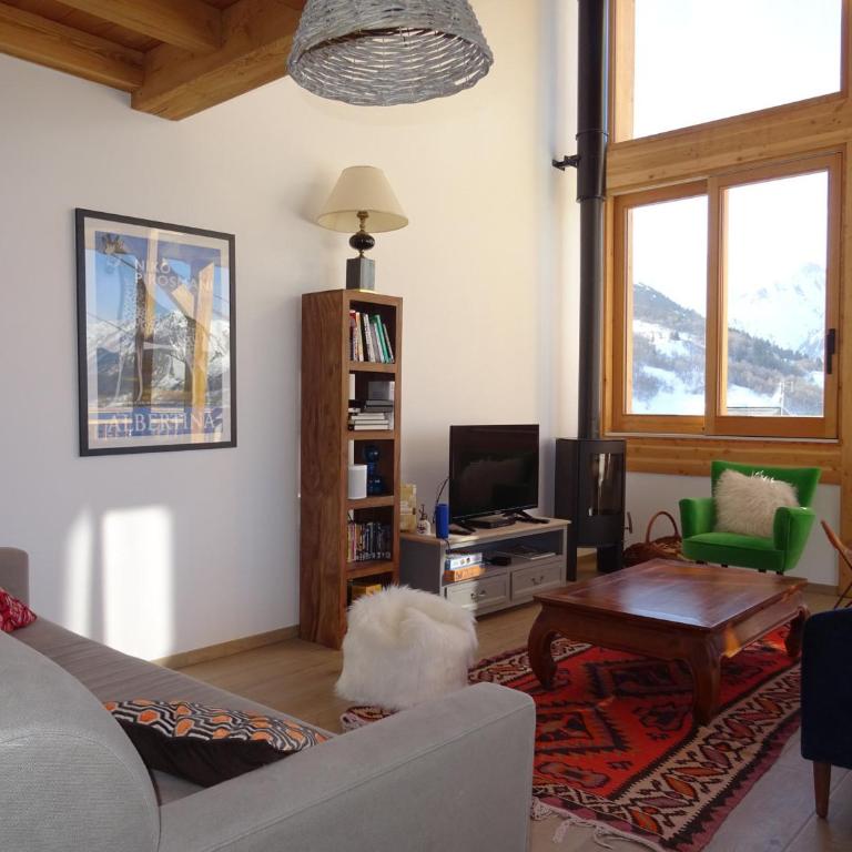 Chalet montagnard avec sauna et Wifi - Accès direct aux pistes - FR-1-344-759 - Chalet - 2
