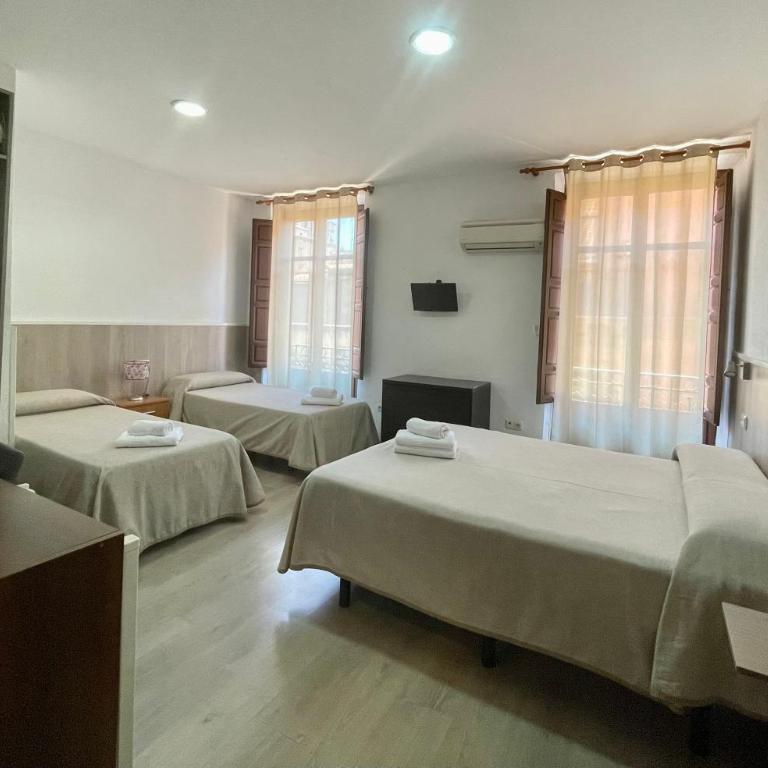 Arteaga Hostal & Baños Arabes Elvira - Habitación Cuádruple Clásica - 3