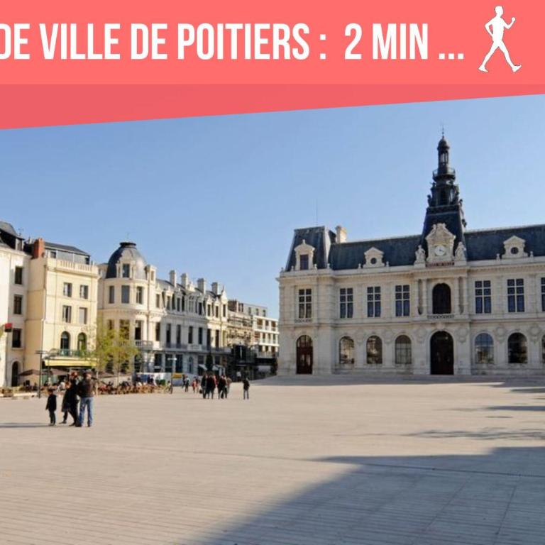 Chambres Poitiers Centre Ville - Salle de Bain, Réfrigérateur, TV et machine à café privatifs - Cuisine commune - Terrasse - Hôtel de ville à 200m - Chambre Quadruple Confort - 45