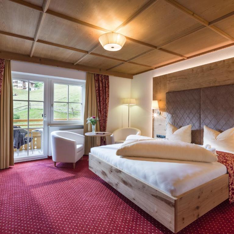 Alpenherz Hotel Garni - Classic Doppelzimmer mit Balkon - 8