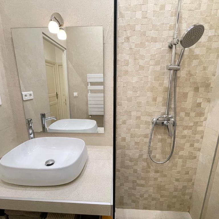Nice Renting - Penchienatti - Spacious Apartment - 2 BedRooms - King Bed - View Heart of Nice - Appartement 2 Chambres - 16