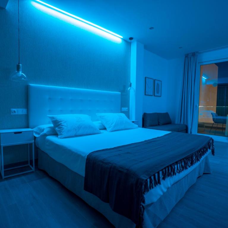 Nerja VG Hostal Boutique - Habitación Doble Deluxe con terraza - 4