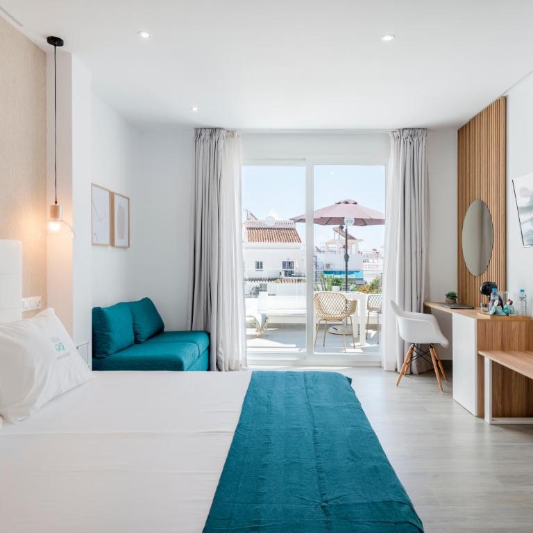 Nerja VG Hostal Boutique - Habitación Doble Deluxe con terraza - 3