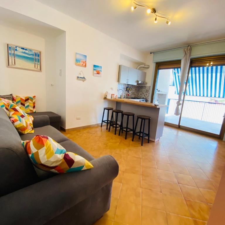 Coral Beach Apartment- Steps from Sea, AC & WIFI - Appartamento con 1 Camera da Letto - 8