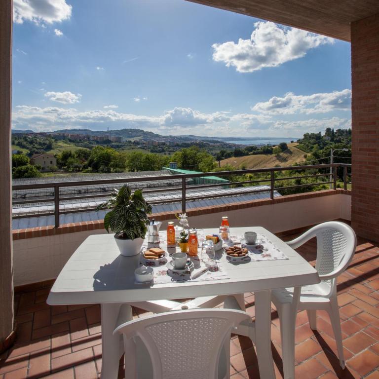 Fiori del Conero - Camera Matrimoniale con Terrazza e Vista Panoramica - 1