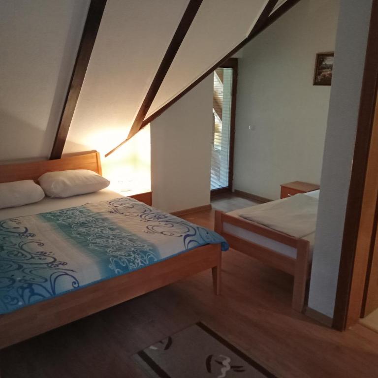 Prenoćište/Restoran Lovac - Twin Room with Balcony - 4