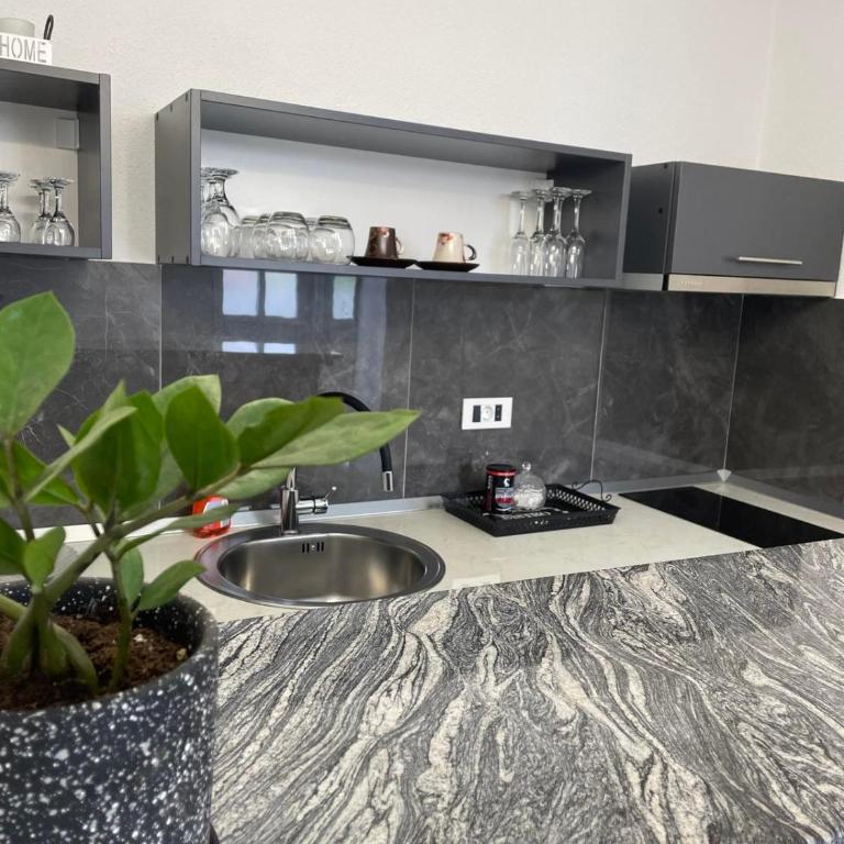 Apartmani Andrić - Stylish & Peaceful Apartment with Free Parking - 10 min Walk to Old Town - Studio Apartman - 20
