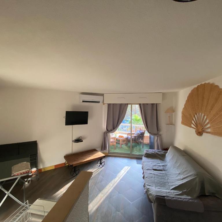 T2 climatisé au LAGON BLEU classé 2 étoiles, garage box ferme, tennis, piscine de 1200 m2 - Appartement 1 Chambre - 6