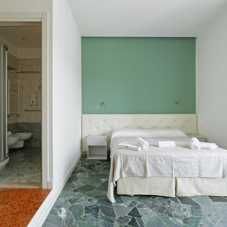 Jade Stays - Double Room with Terrace - 4