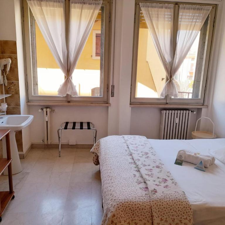 Albergo Trento - Camera Familiare con Bagno Privato Esterno - 3
