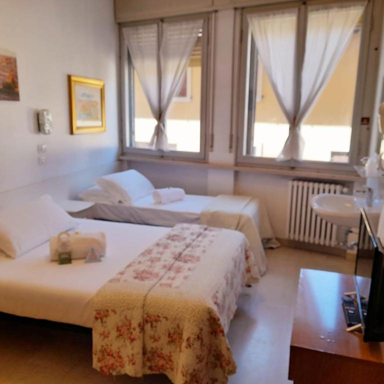 Albergo Trento - Camera Familiare con Bagno Privato Esterno - 4