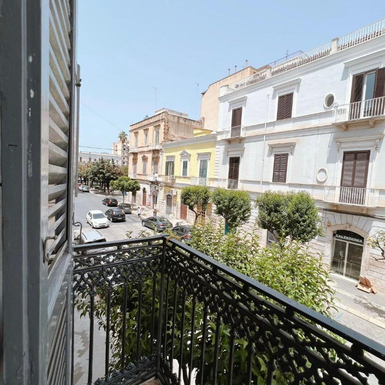 DEAS B&B - Camera Matrimoniale con Balcone - 1