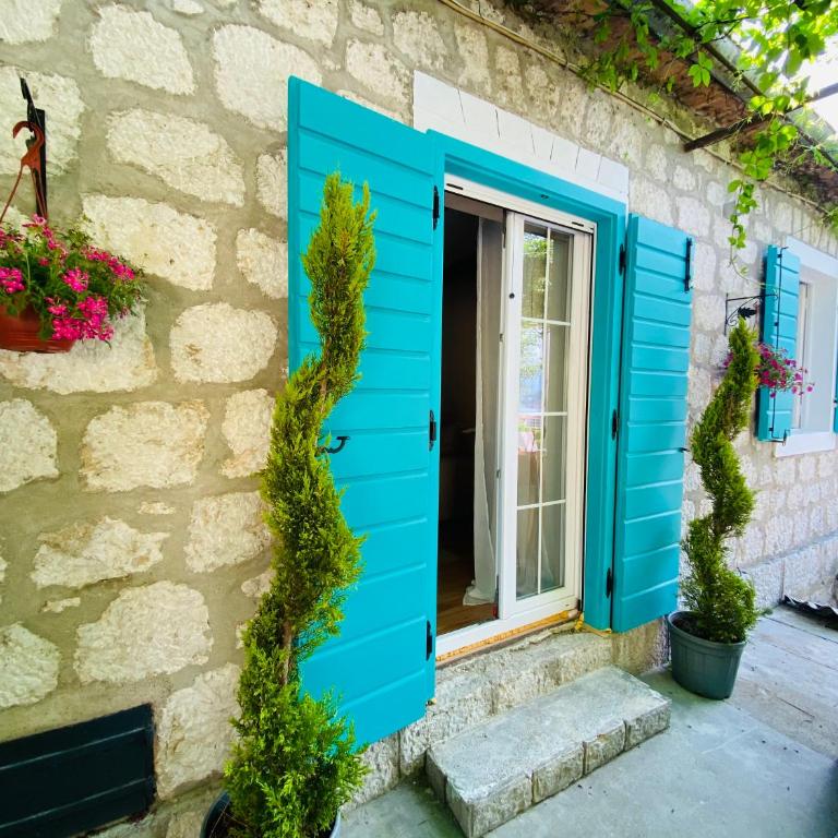 A 100 Years Old Rustic Mediterranean stone house with large terrace - Two-Bedroom Apartment - 4