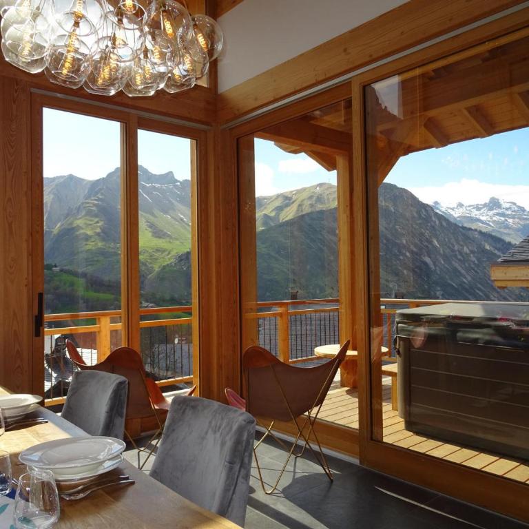 Chalet de luxe avec accès pistes, sauna et jacuzzi - FR-1-344-744 - Chalet - 1
