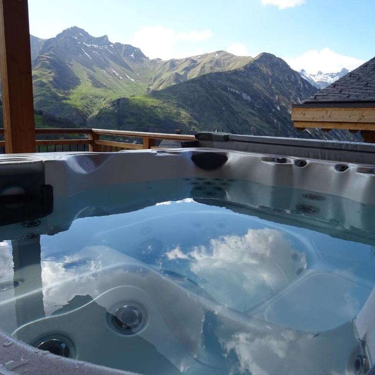 Chalet de luxe avec accès pistes, sauna et jacuzzi - FR-1-344-744 - Chalet - 3